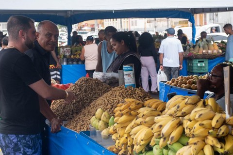 Comerciantes e frequentadores aprovam realocação de ambulantes e relatam melhorias na mobilidade no Centro