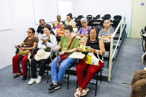 Prefeitura fortalece incentivo à leitura e convivência com clube do livro para idosos