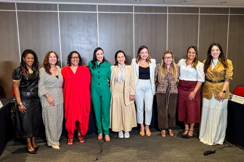 Prefeita Emília compartilha experiência de Aracaju sobre políticas para mulheres em reunião com prefeitas