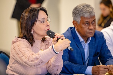 Prefeita Emília Corrêa reúne secretariado para alinhamento das ações de governo